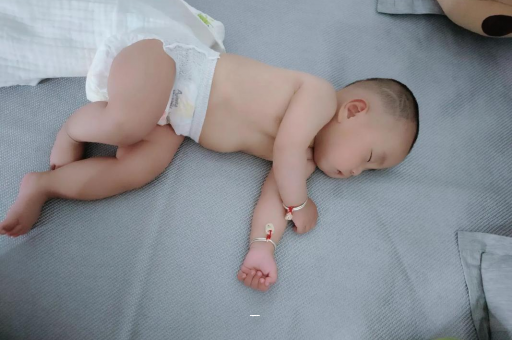 绵阳几个月宝宝可以竖抱